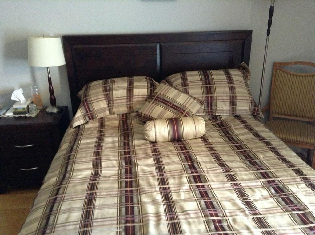 Le 100 St-Laurent Louiseville Room photo