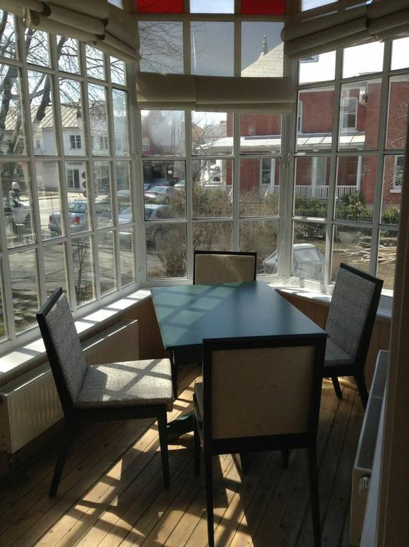 Le 100 St-Laurent Louiseville Exterior photo
